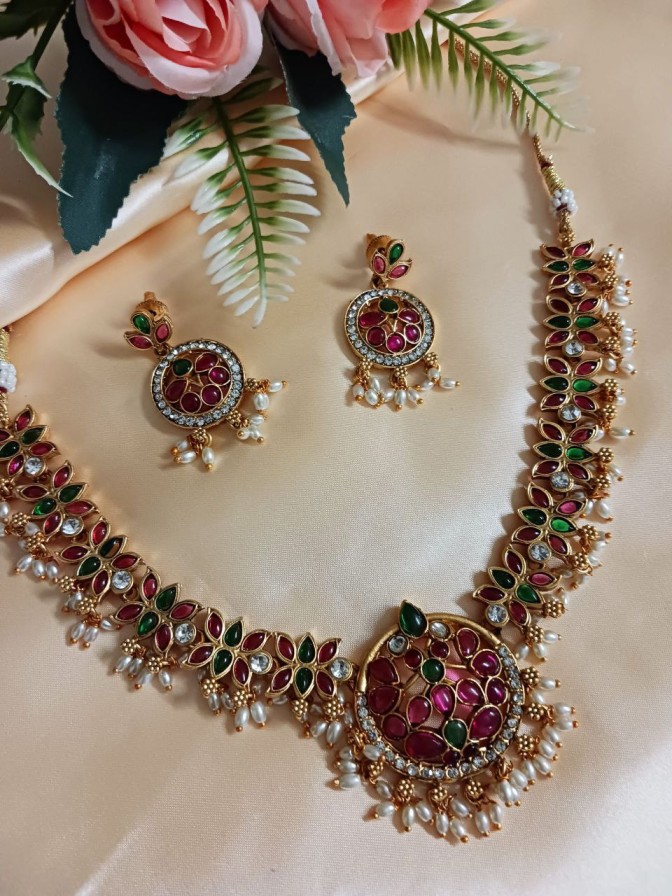Kyra Temple Jewellery Set