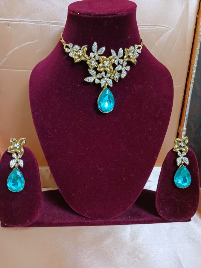 Hemali Antique Choker