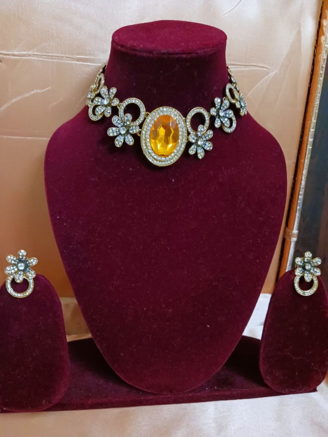 Naziya Antique Choker