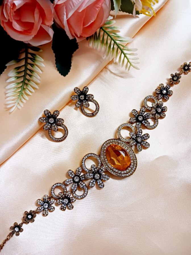 Naziya Antique Choker