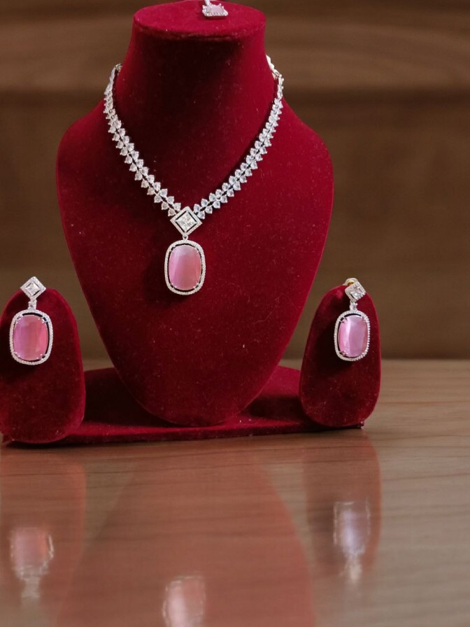 Shreya Monalisa Statement Set