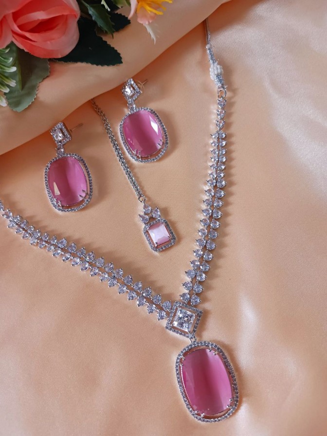 Shreya Monalisa Statement Set