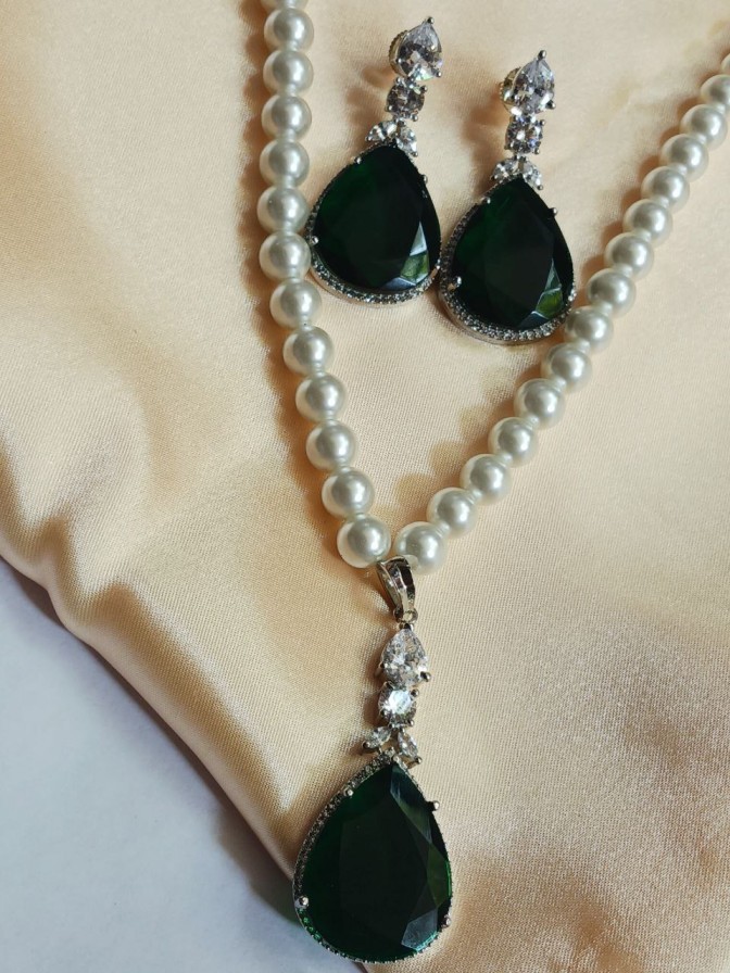 Premium Emerald Green Pearl Set