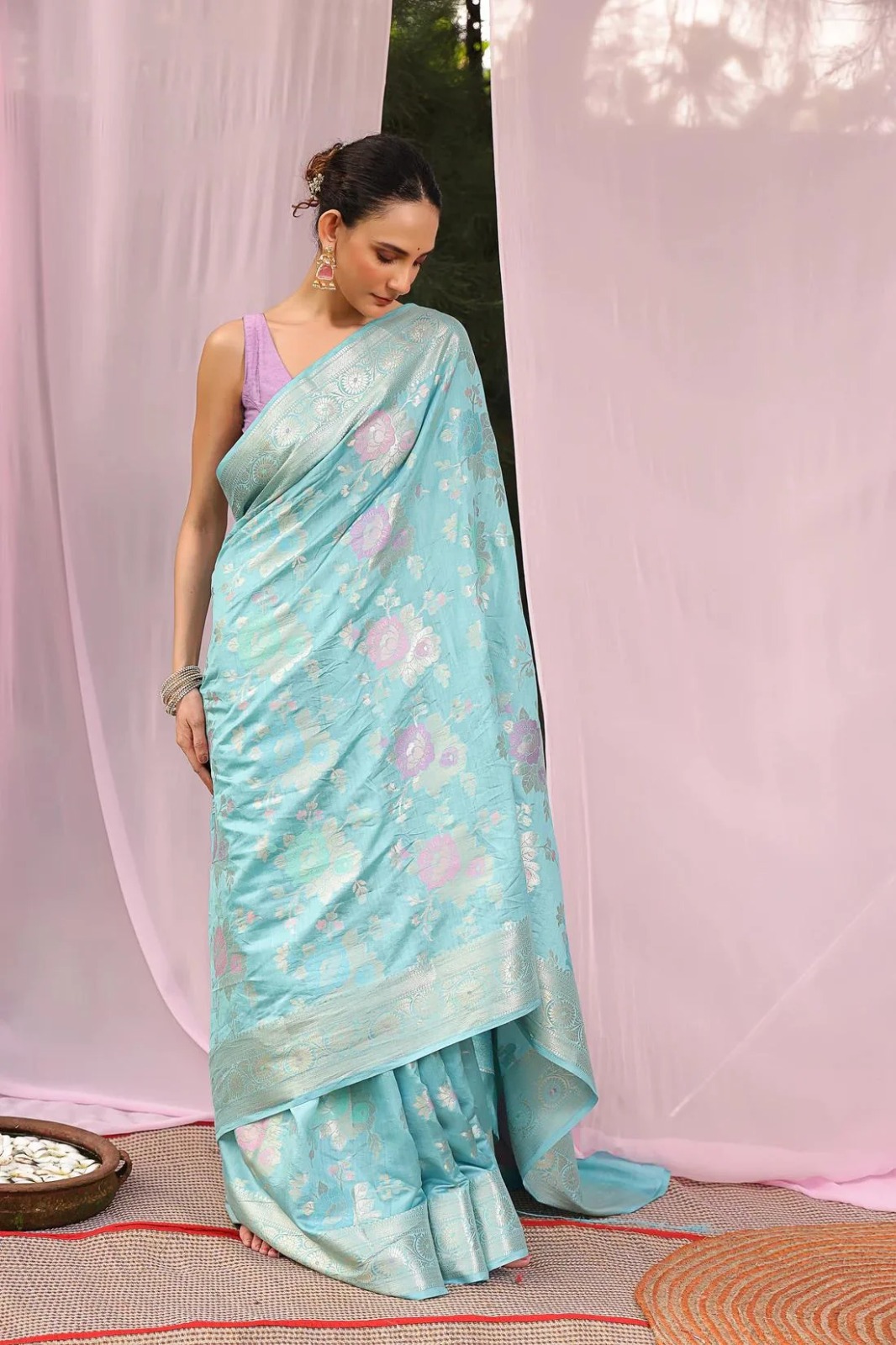 Exquisite Blue Pure Chiniya Silk Banarasi Saree with Unstitched Blouse Piece