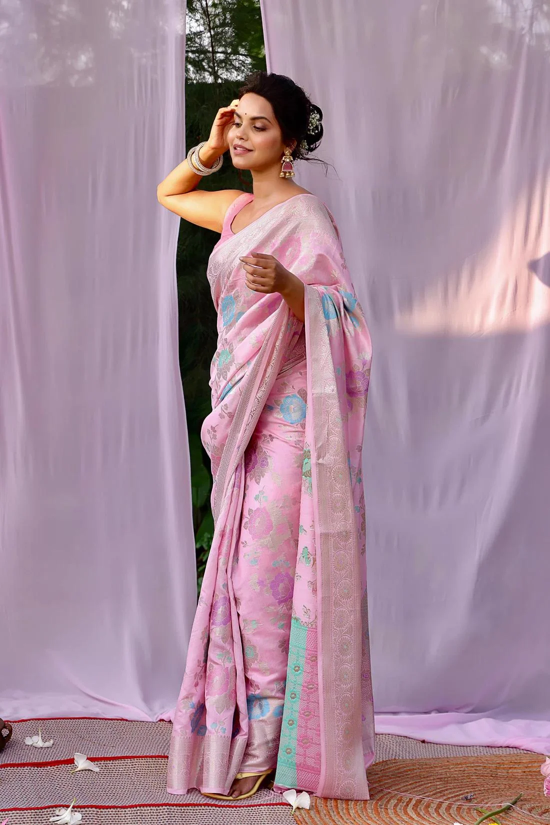 Exquisite Pure Chiniya Pink Banarasi Silk Saree with Unstitched Blouse Piece