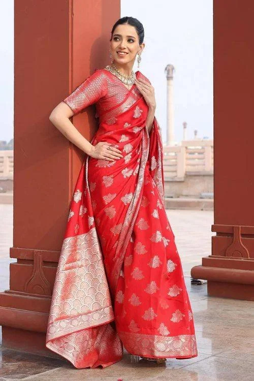 Radiance in Silk: Dual-Tone Red & Orange Pure Silk Saree with Matching Blouse Piece