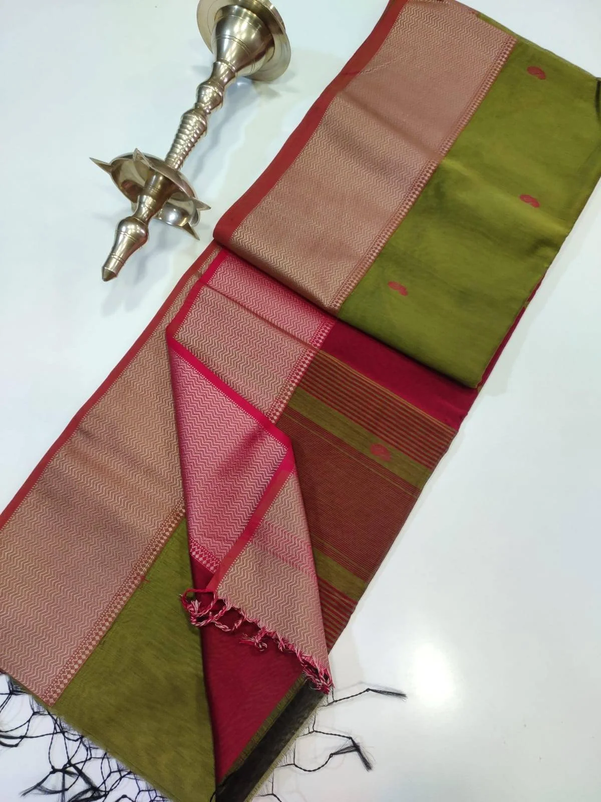 Green Maheshwari Silk Cotton Saree with Unstitched Blouse Piece