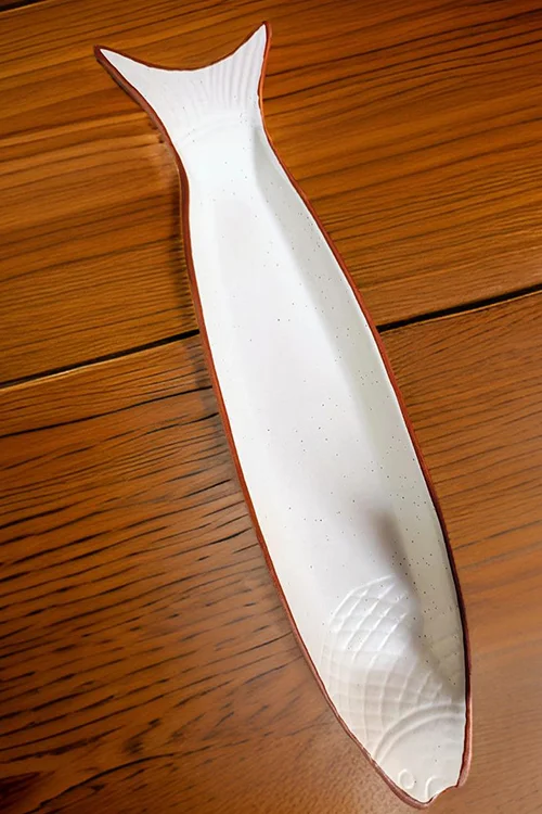 White Handcraft Fish-Shaped Presentation Platter 28 cm Ceramic Serving Dish for Stylish Dining