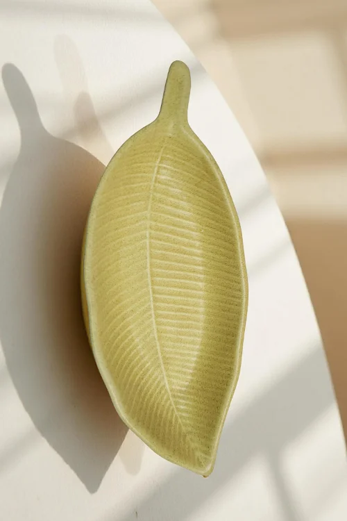 Light Cream Ceramic Leaf Platter – Elegant Handcrafted Serveware (Pack of 1)