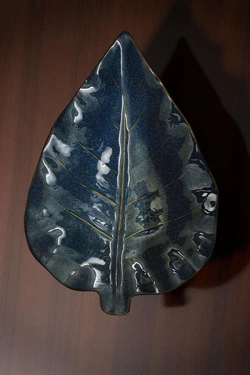 Ceramic Leaf Shaped Serving Platter – Dark Glazed Decorative Dish